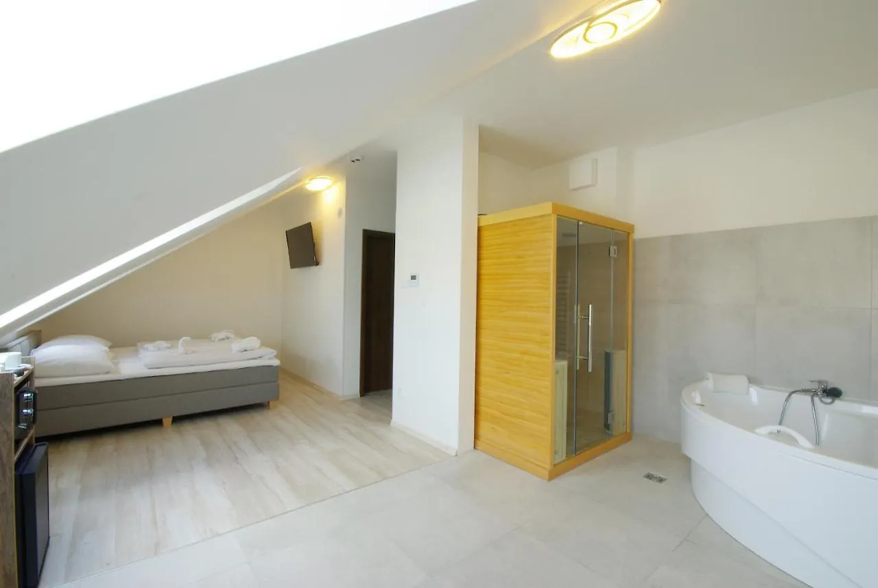 Hotel Adeba Plus